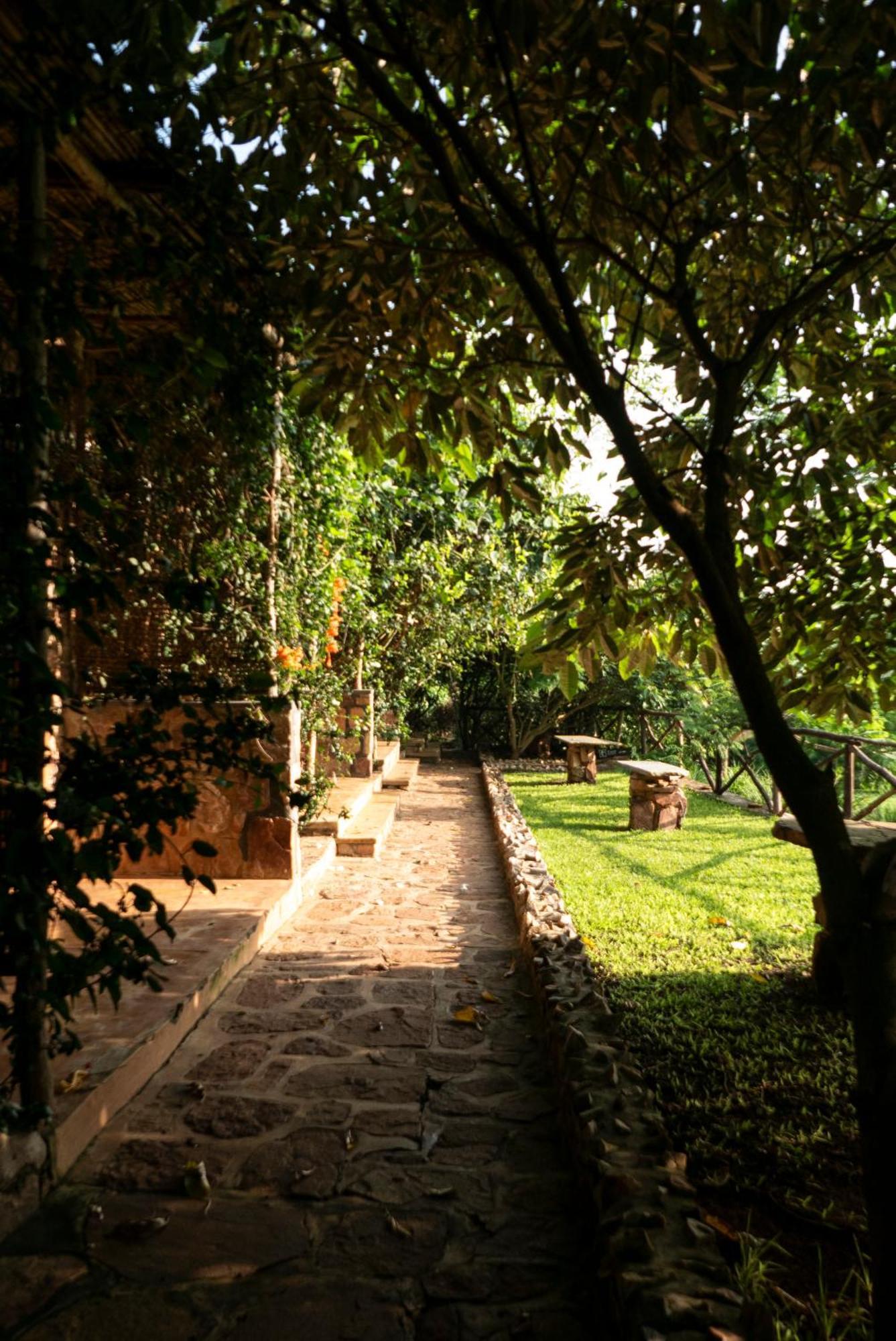 Akagera Transit Lodge Ngoại thất bức ảnh